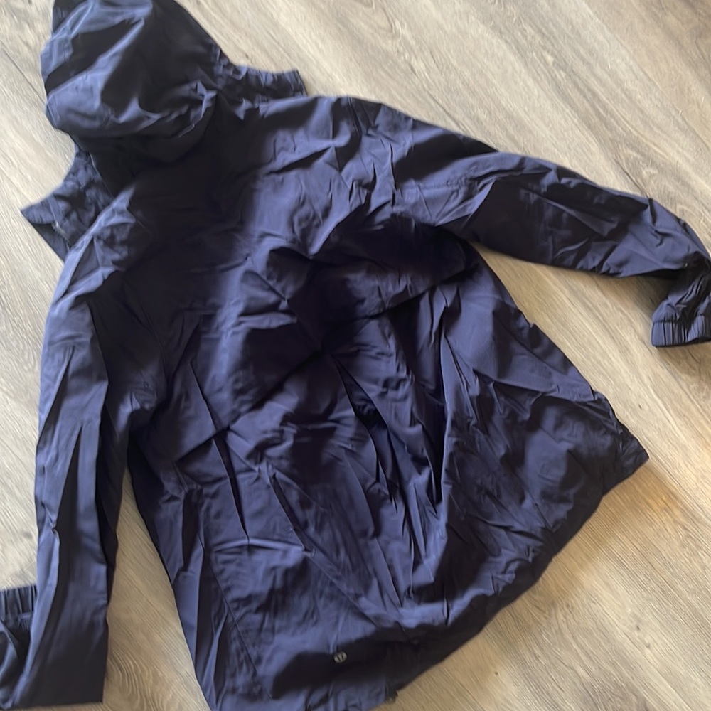 Lululemon Light Weight Jacket Size 4 - Picture 3 of 5